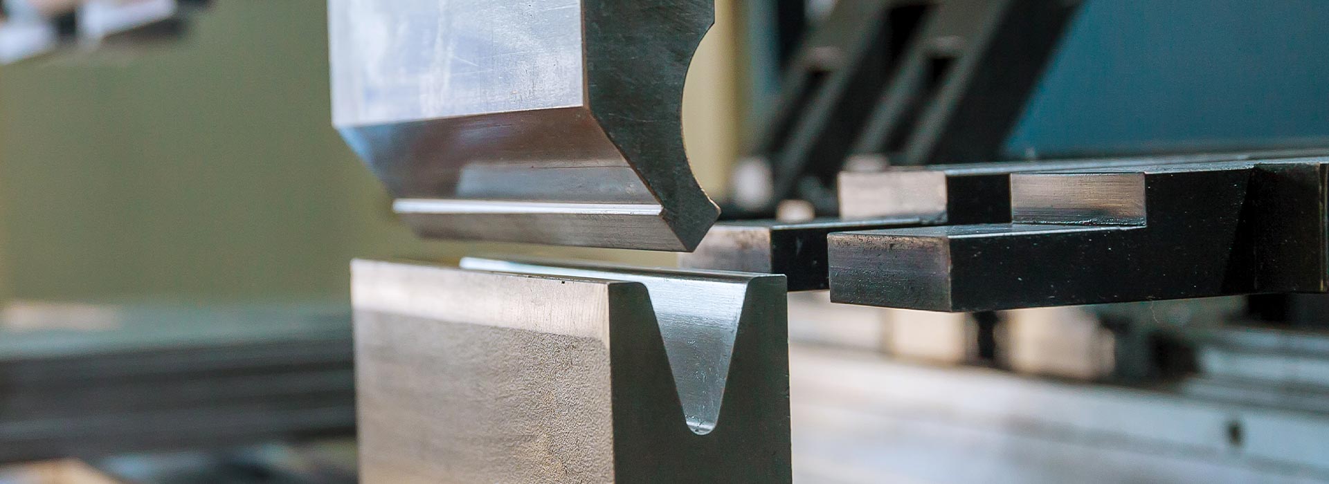 Utensili per presse piegatrici | AMG Tools Srl
